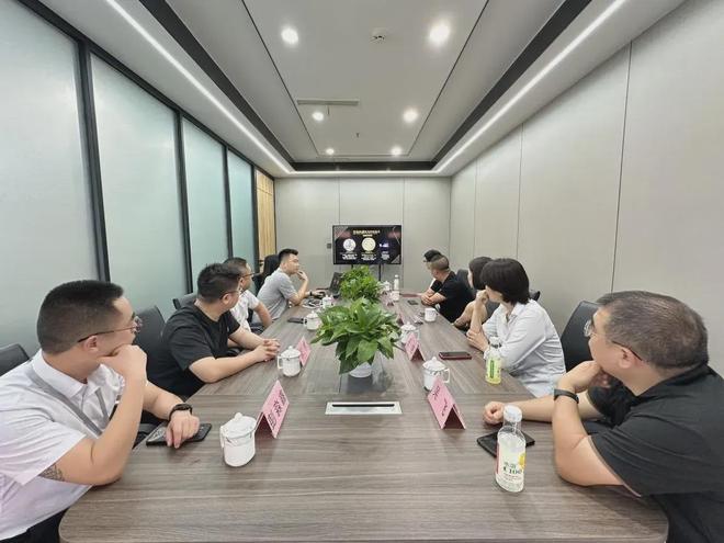 成都深呼吸副總經理曾小剛率隊到訪裕景盛世傳媒，深化新媒體運營合作